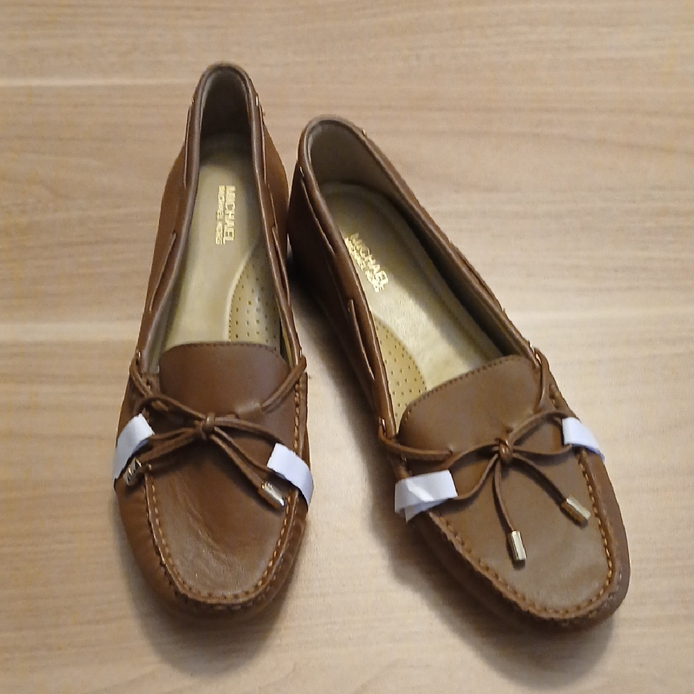 MICHAEL Michael Kors "Sutton" Tan Leather Moccasin in Size 9M (NWT)